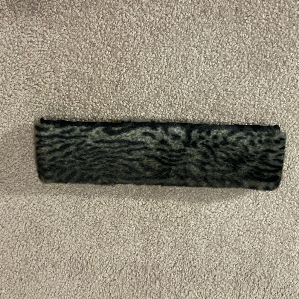 Black and grey short fur headband